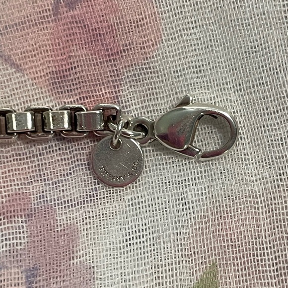 Tiffany & Co. Silver Chain Bracelet with Teal Pouch 7” - Picture 2 of 4